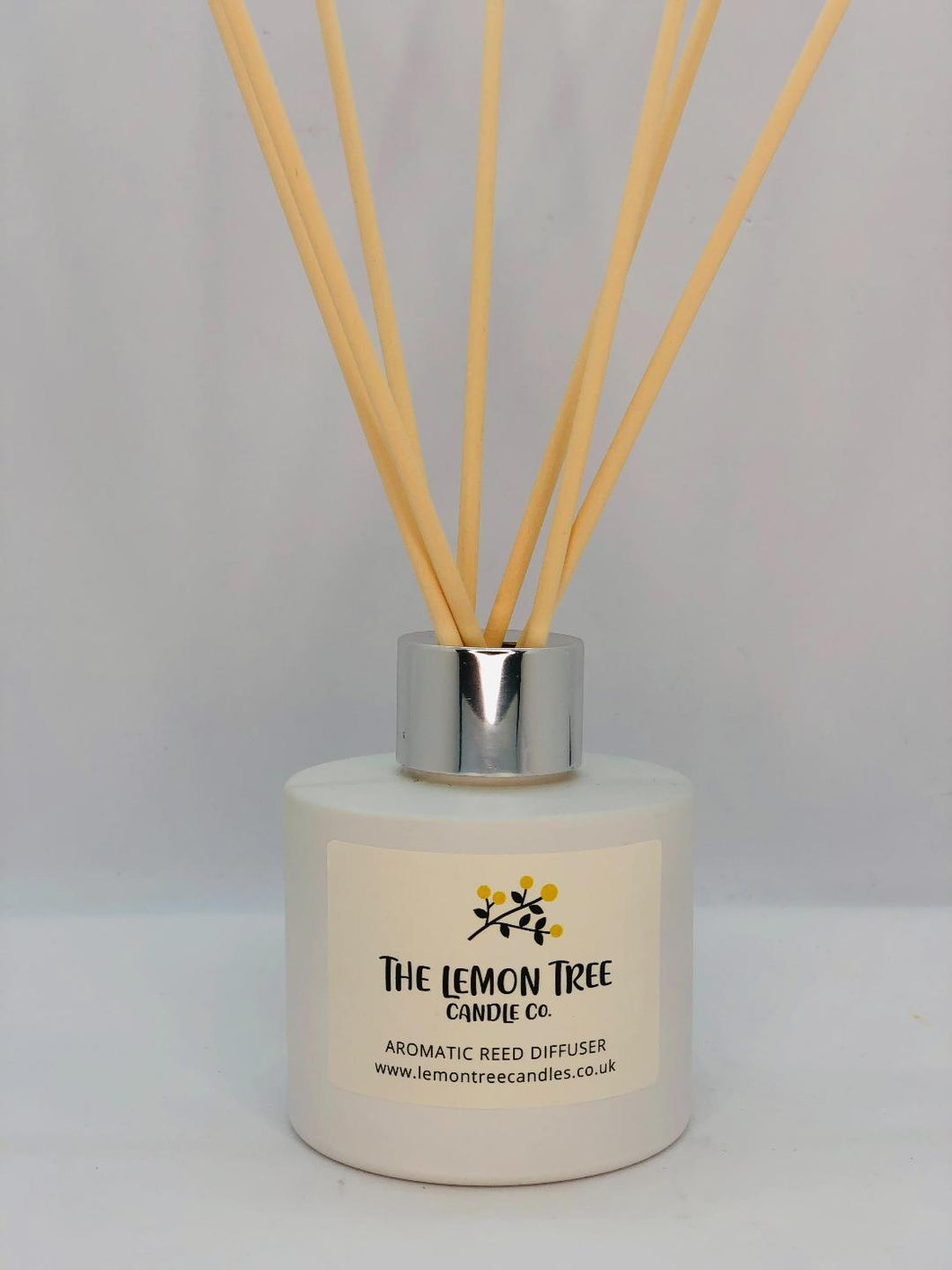 'Calon Lan' White Glass Diffuser - Leather and Oak - The Lemon Tree Candle Company