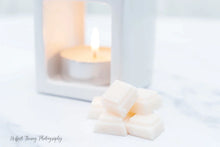 Load image into Gallery viewer, Best Sellers Melt Sample Selection - £5.99 for 8 Scented Wax Melt Pods
